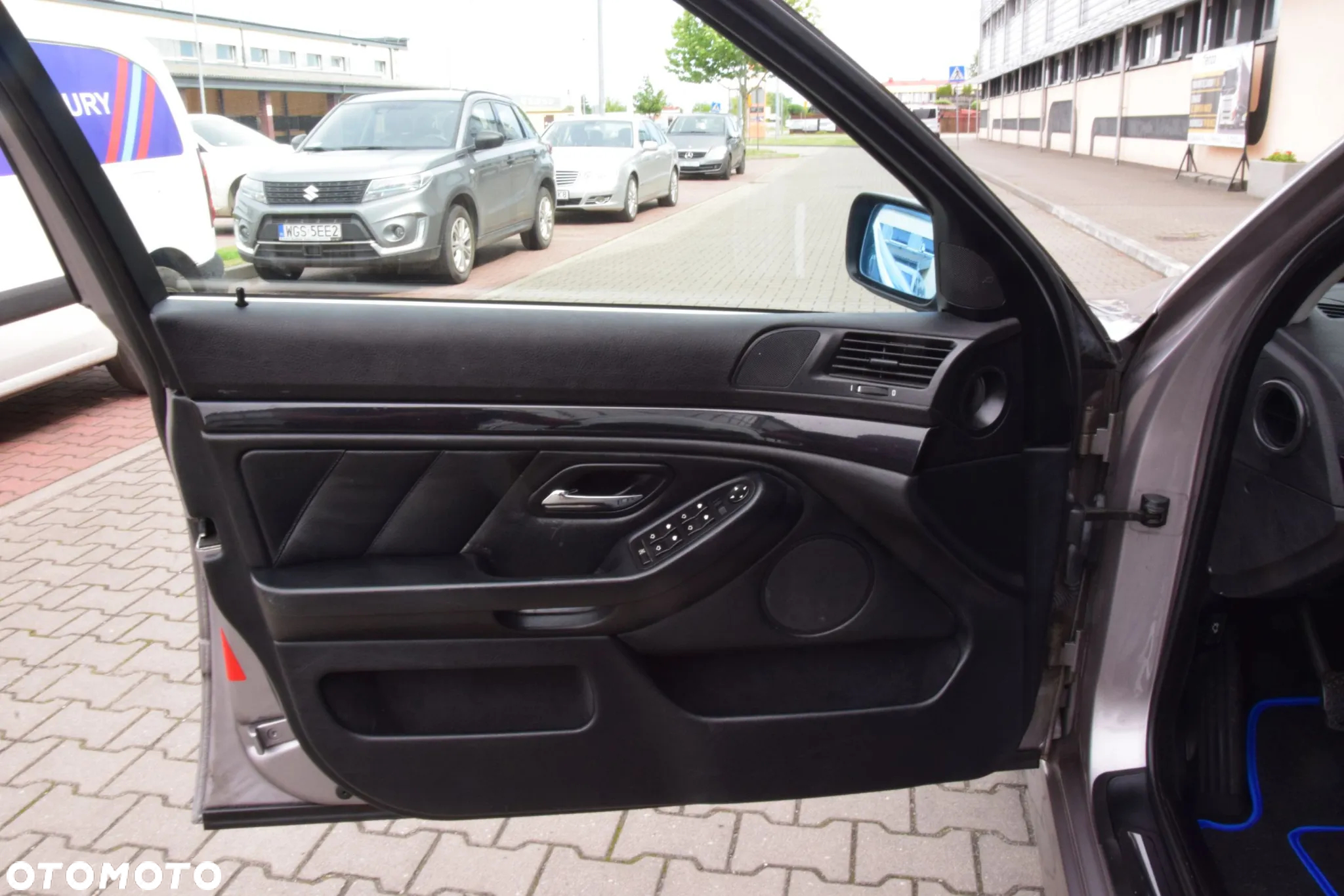 BMW Seria 5 523i - 24