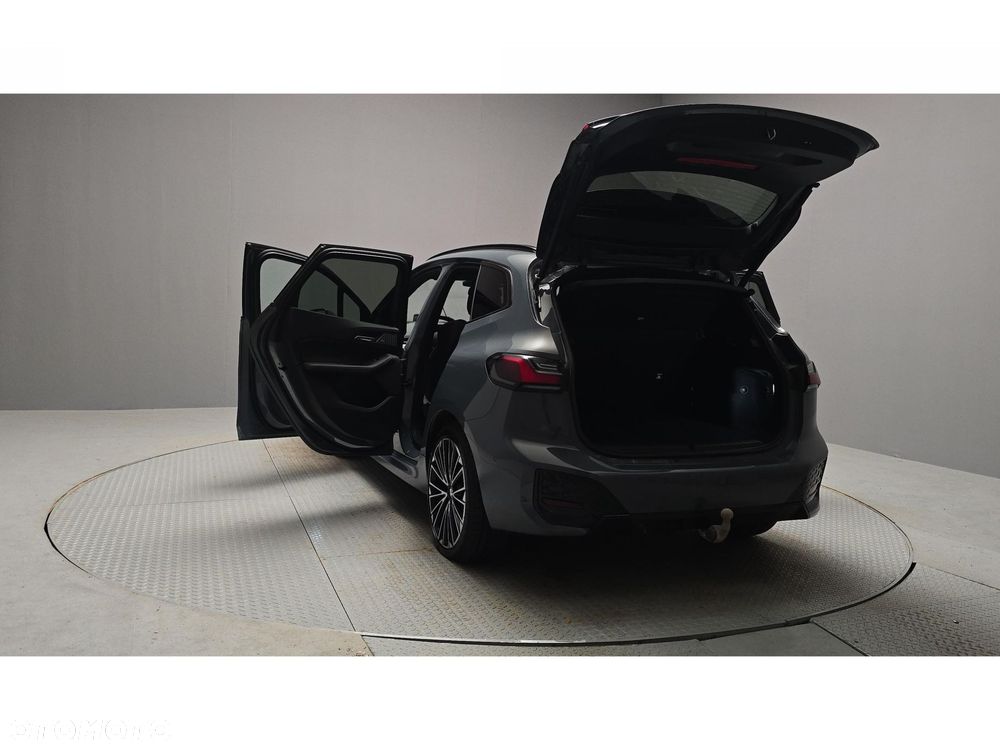 BMW Seria 2 218d - 11