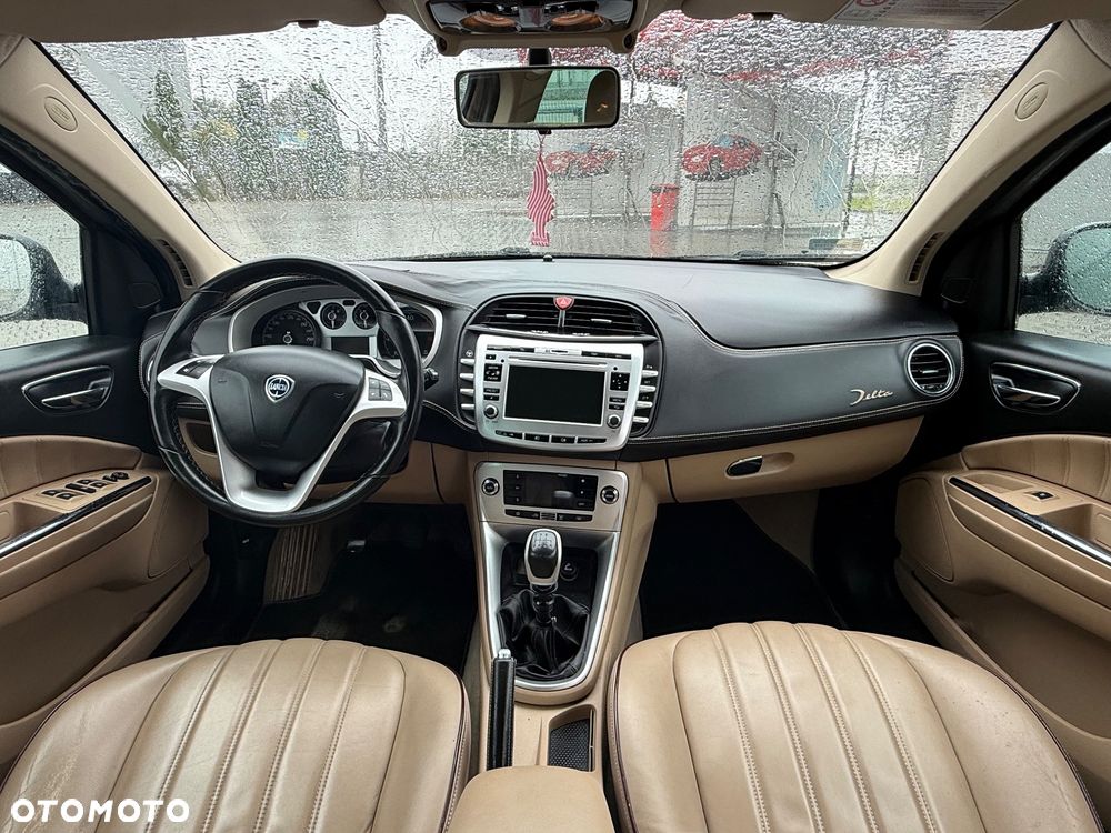 Lancia Delta 1.6 MJ Platino - 24
