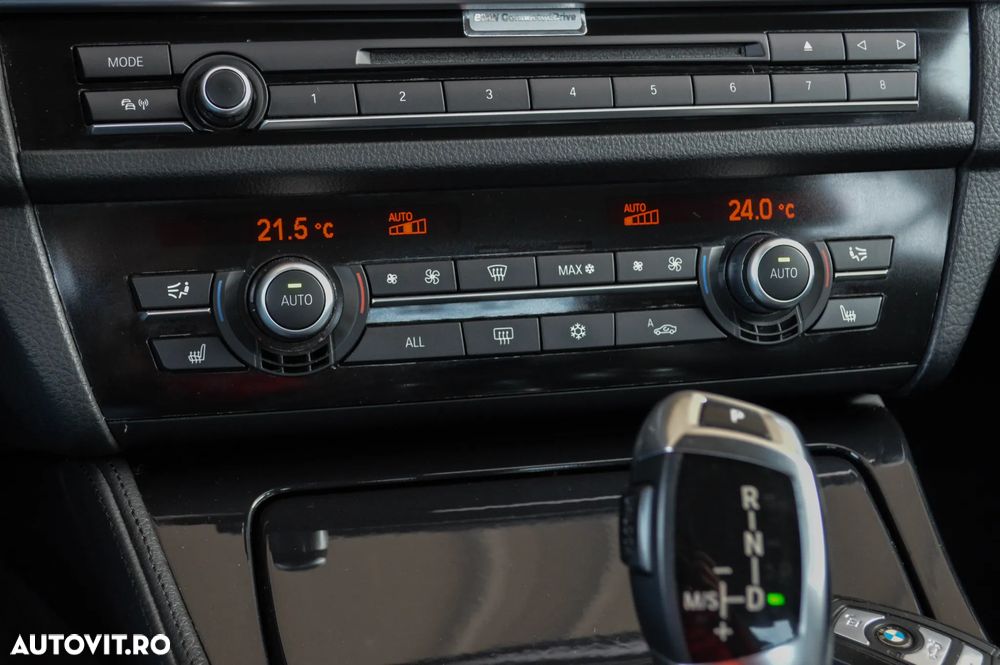 BMW Seria 5 520i Aut. Luxury Line - 30