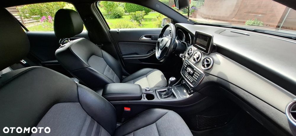 Mercedes-Benz GLA 180 Activity Edition - 5