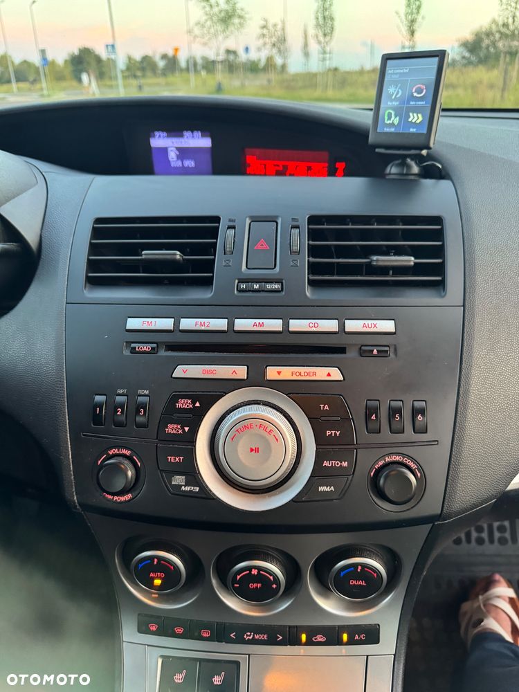 Mazda 3 2.0 Exclusive + - 27