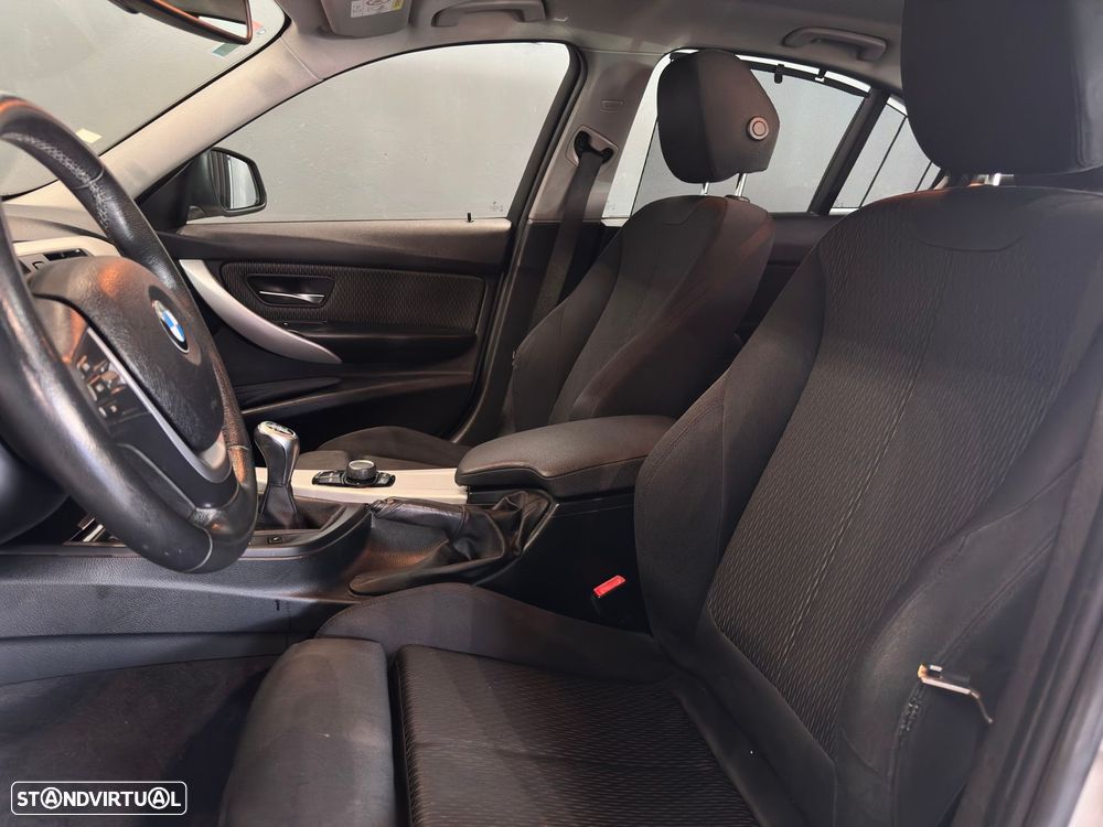 BMW 318 d Line Sport - 15