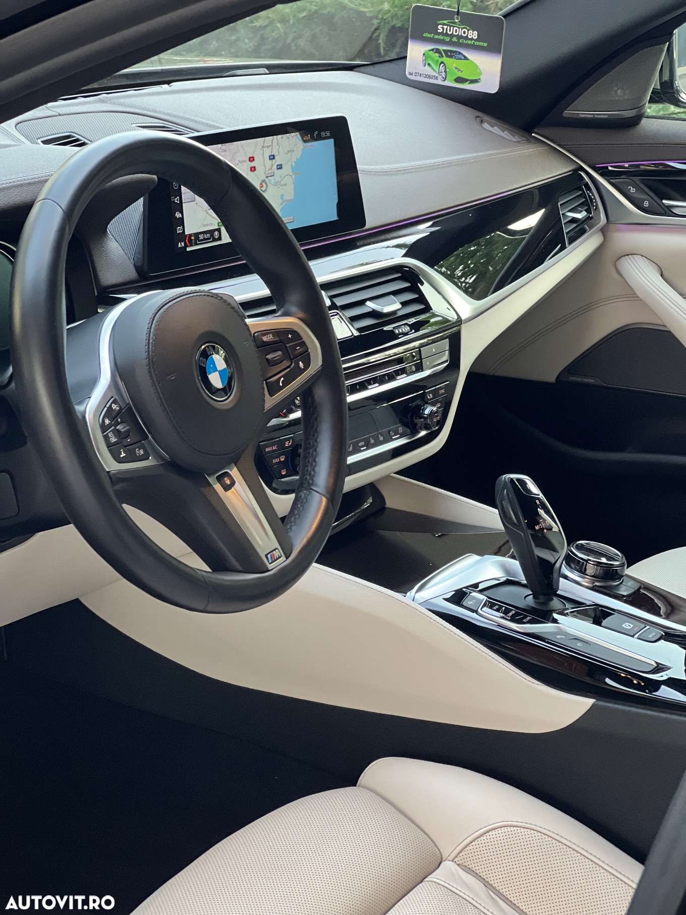 BMW Seria 5 550i xDrive - 17