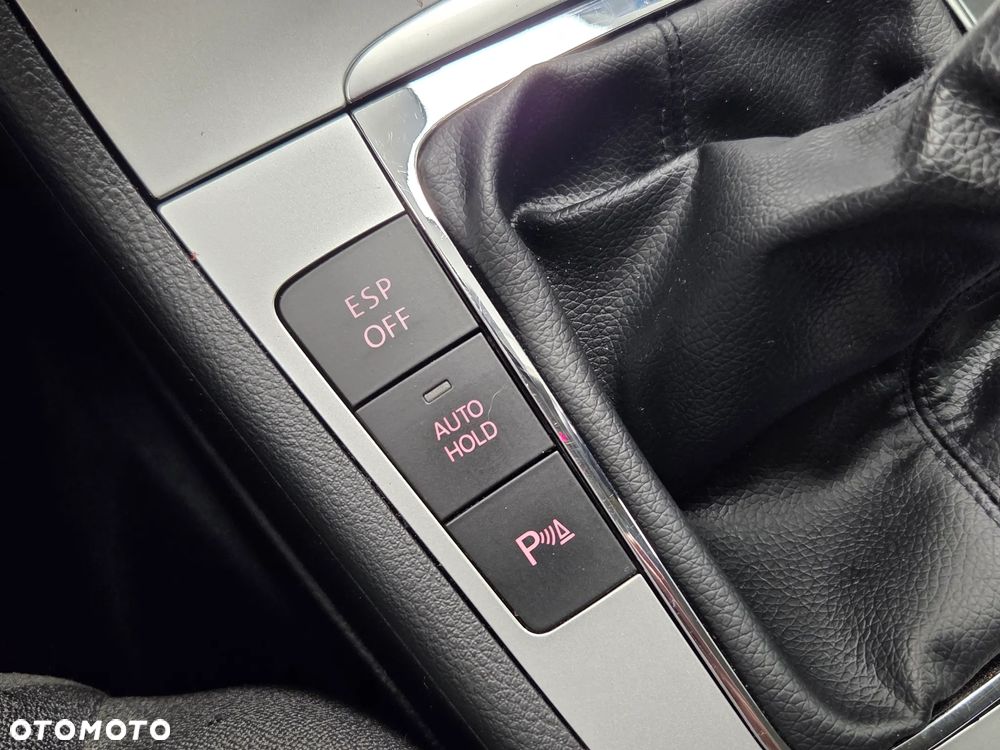 Volkswagen Passat Variant 2.0 TDI BlueMotion Technology DPF Comfortline - 37