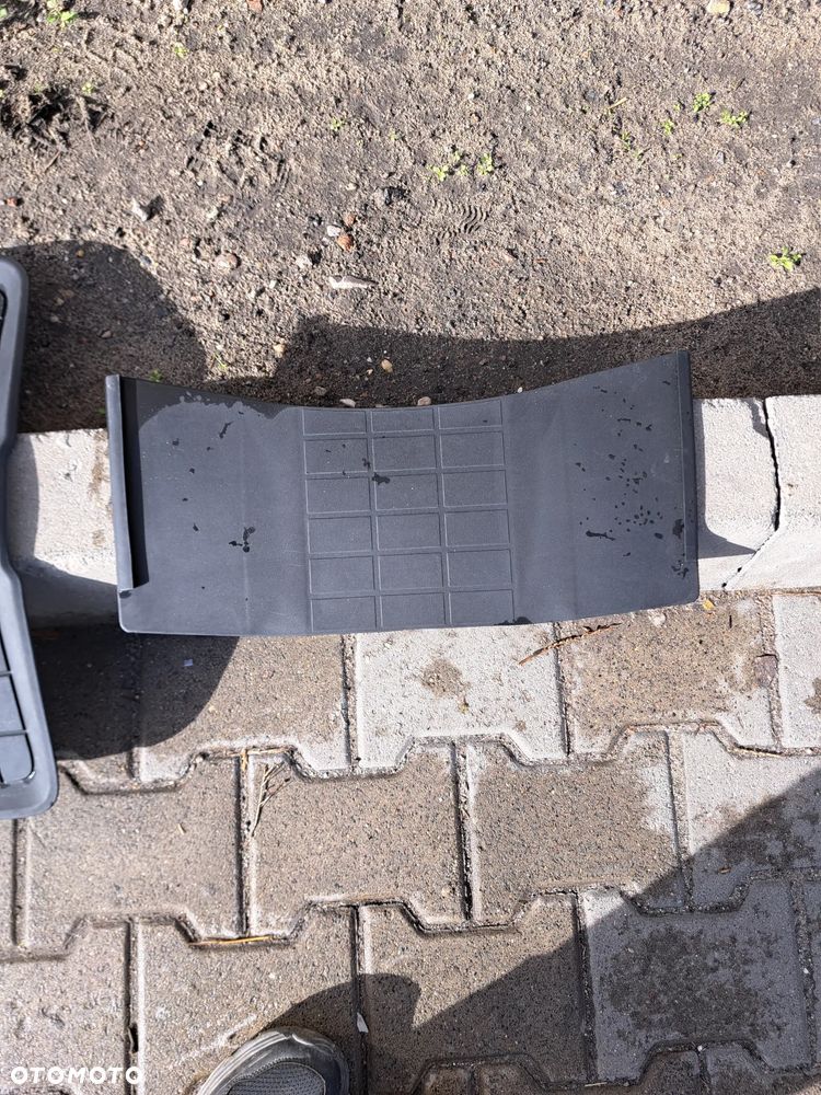 Zestaw dywaników gumowych czarnych Volvo XC40 C40 Orginalnych - 3