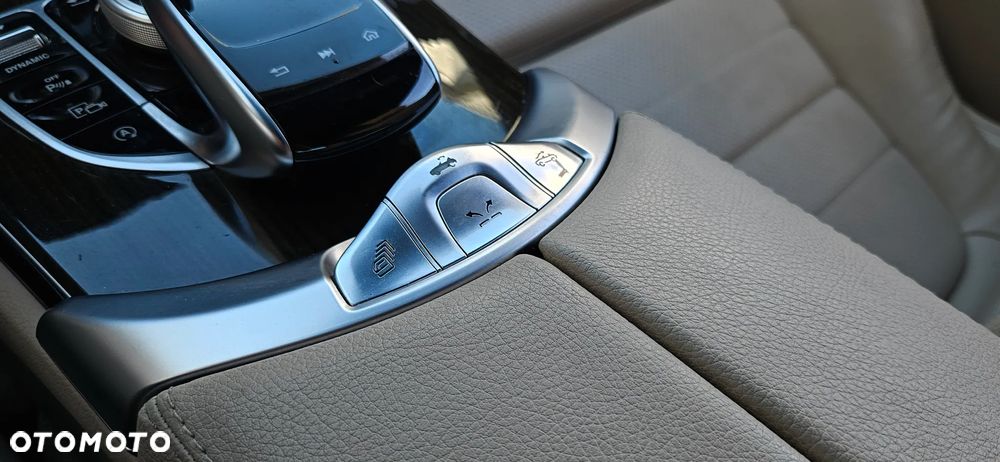 Mercedes-Benz Klasa C 300 Cabrio 9G-TRONIC AMG Line - 29