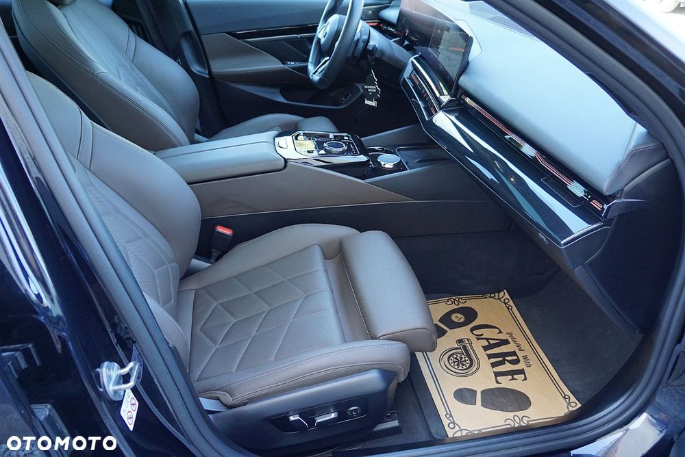 BMW Seria 5 520d xDrive - 18