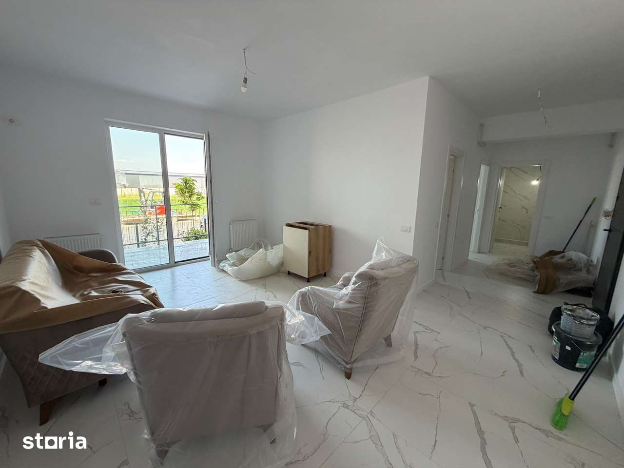 AP. 2 CAMERE- PARCARE, CURTE PROPRIE, CENTRALA, BUCATARIE INCHISA — fotografia 1