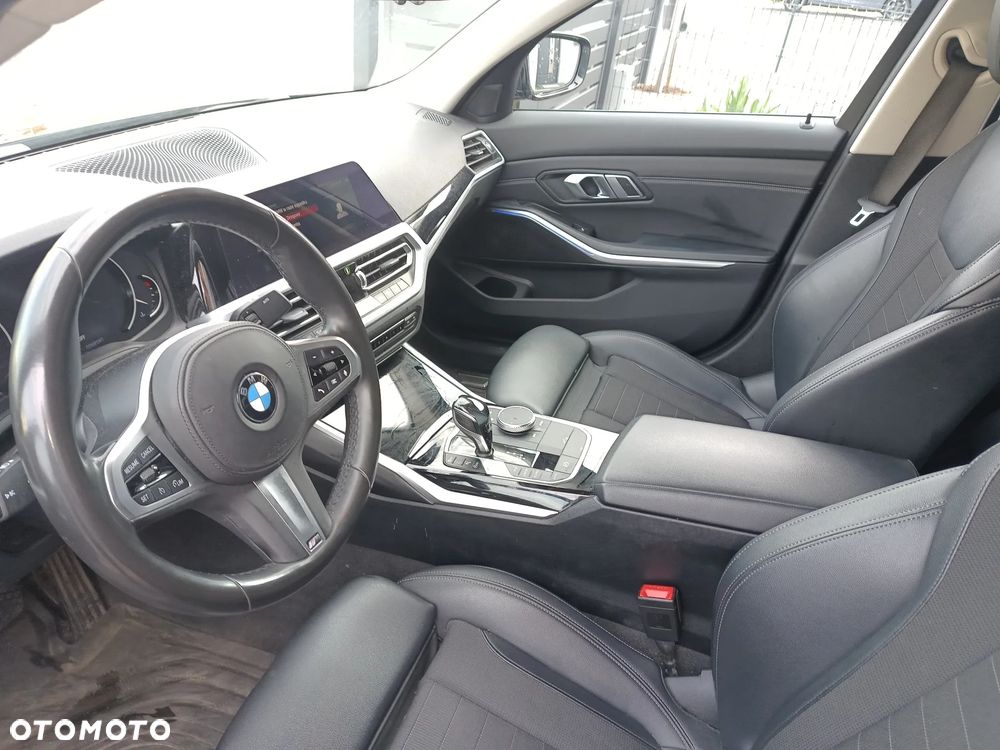 BMW Seria 3 320i Sport Line - 13