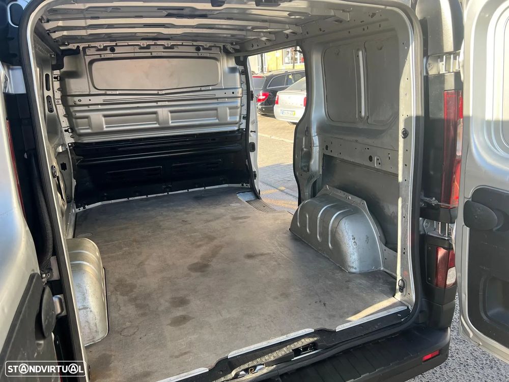 Opel Vivaro - 10