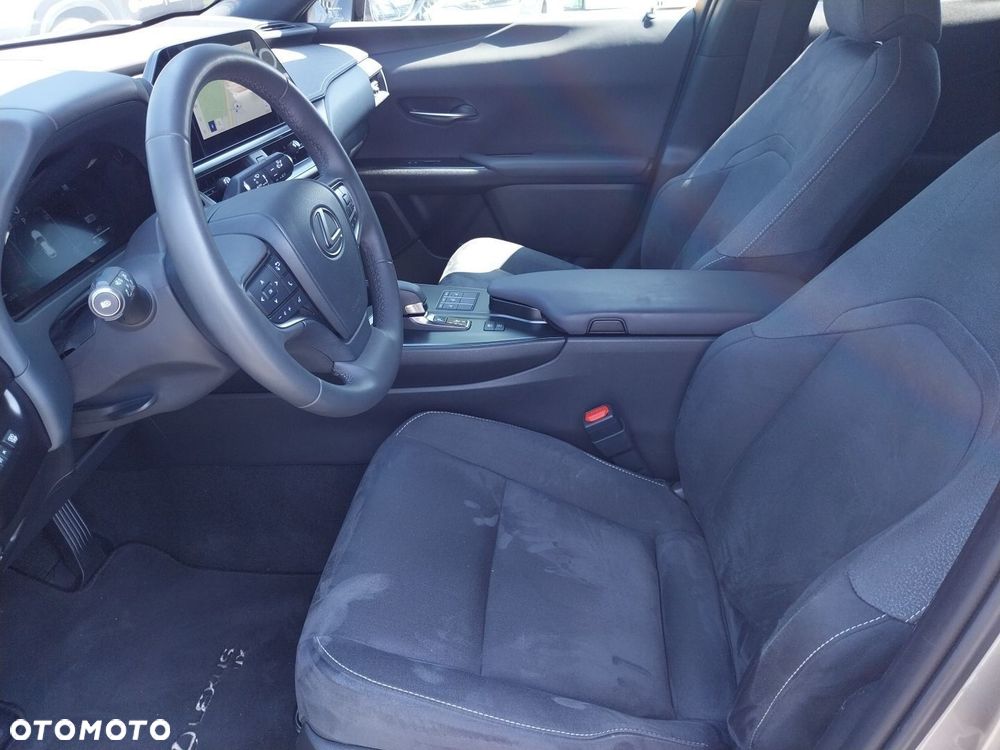 Lexus UX 300h Business - 17