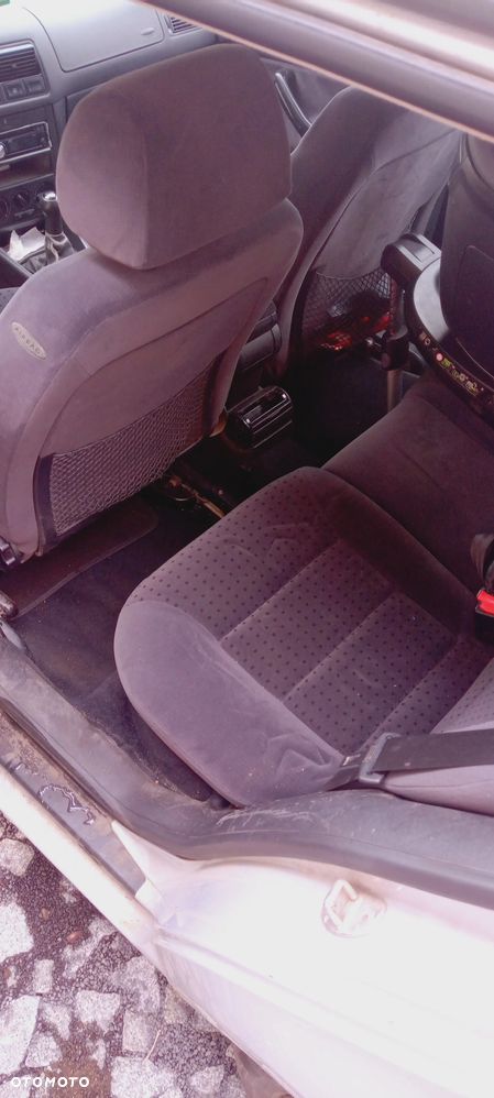 Volkswagen Golf 1.6 - 2
