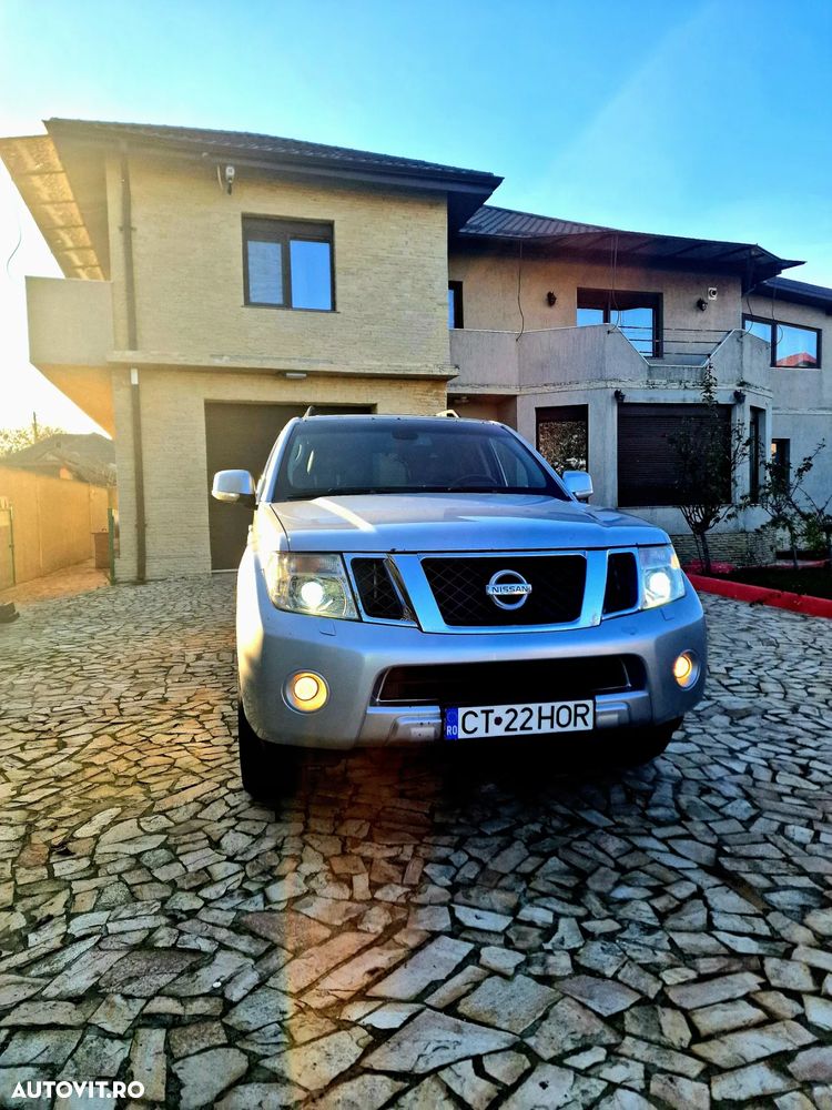 Nissan Pathfinder - 1