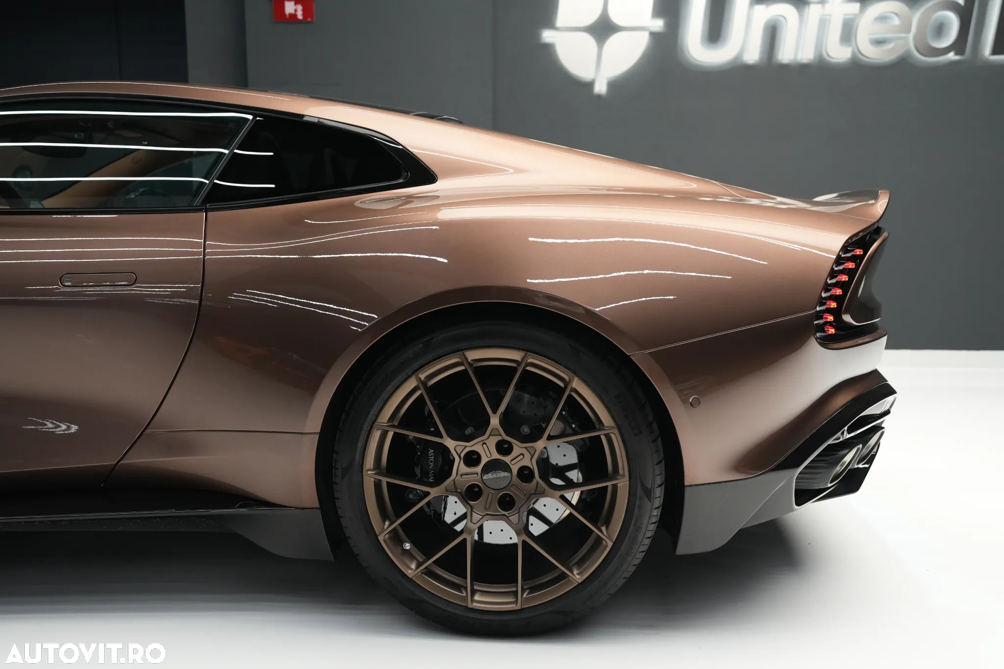 Aston Martin Vanquish - 38