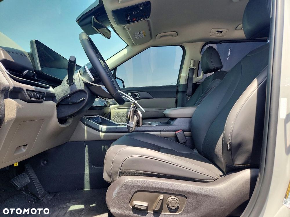 Kia Carnival - 8