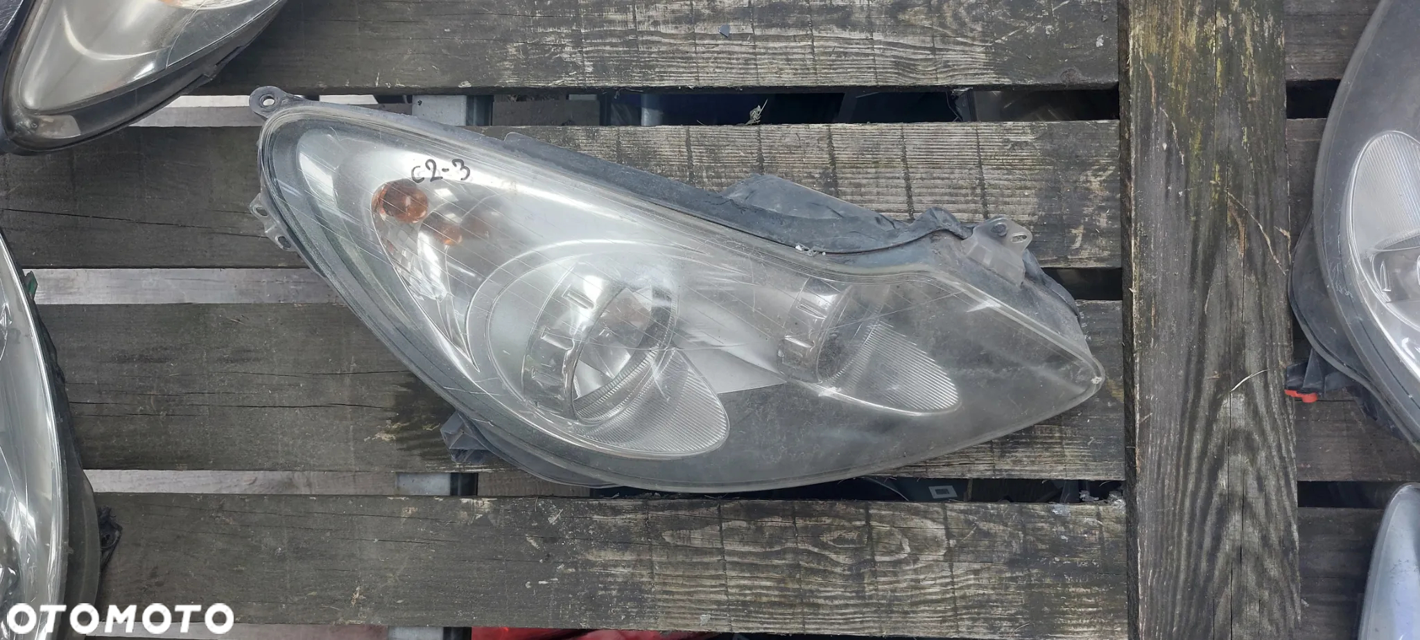 .  PRZOD PRZEDNIA LAMPA PRAWA OPEL CORSA D - 2
