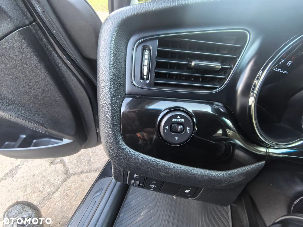 Kia Ceed 1.6 GDI Platinum Edition - 25