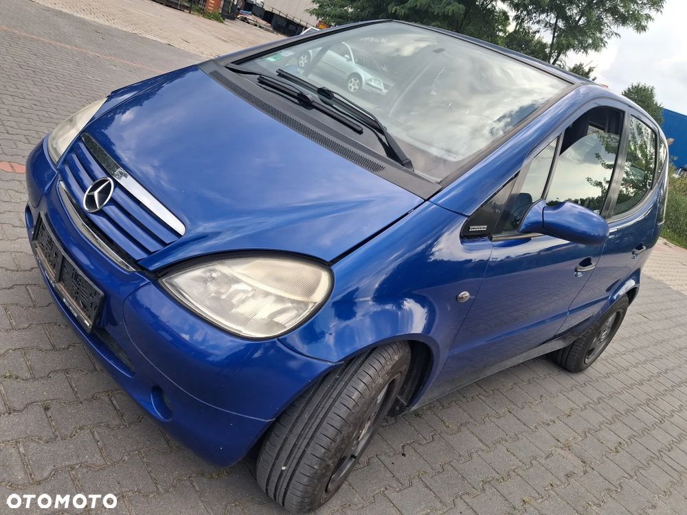 Mercedes A160 ELCH A klasa W168 silnik 1.6 Benzyna 166.930 skrzynia biegów drzwi klapa maska zderzak błotnik lakier 933 Tiefseeblau / Deep Sea Blue alternator listwa wtryskowa przepustnica przepływomierz alternator maglownica wahacz pompa wspomagania sprężarka klimatyzacji cewka wentylator sterownik stacyjka moduł silniczek panel przewód wiązka radio fotel fotele tapicerka skórzana skóra boczek podłokietnik szyba zwrotnica EGR chłodnica pas wzmocnienie lusterko lampa reflektor tłumik wydech halogen hak holowniczy klamka belka sanki mcperson amortyzator sprężyna felga zwrotnica blenda mikrostyk kierownica mechanizm zamek zacisk hamulcowy jarzmo klamka włącznik schowek lewarek wybierak osłona łapa poduszka zbiorniczek rura manetki kolektor pompa ABS sprzęgło konsola tunel kratki nawiewu skóra szyberdach NA CZĘŚCI - 3