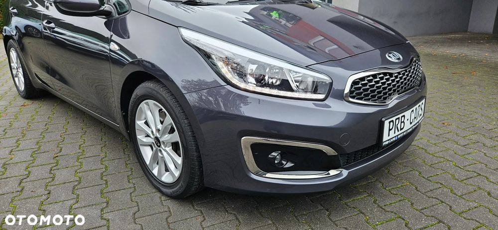 Kia Ceed 1.4 CVVT Dream-Team Edition - 11