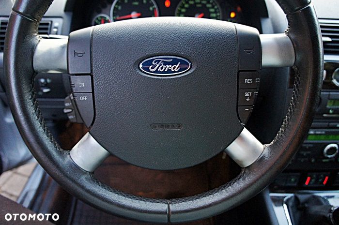 Ford Mondeo 1.8 Ghia - 19