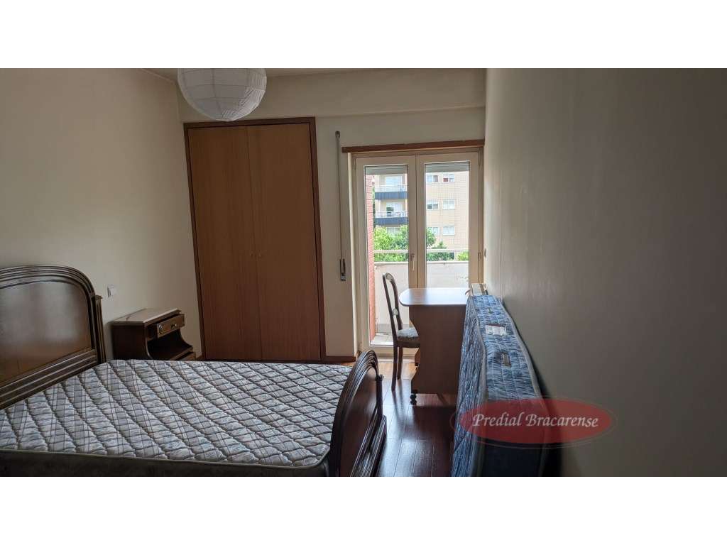 Apartamento T2 com algumas mobílias, em Lamaçães. - Grande imagem: 4/13
