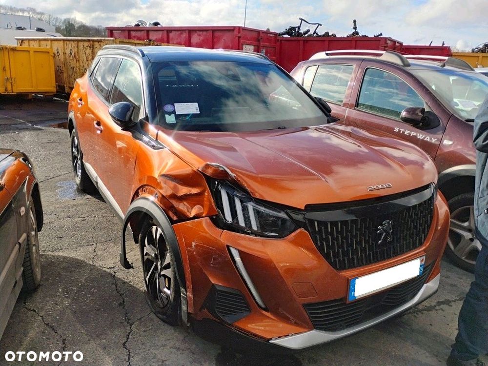 Peugeot 2008 PureTech 130 EAT8 GT - 2