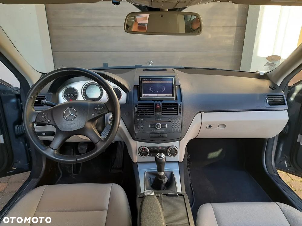 Mercedes-Benz Klasa C 220 CDI DPF Avantgarde - 13