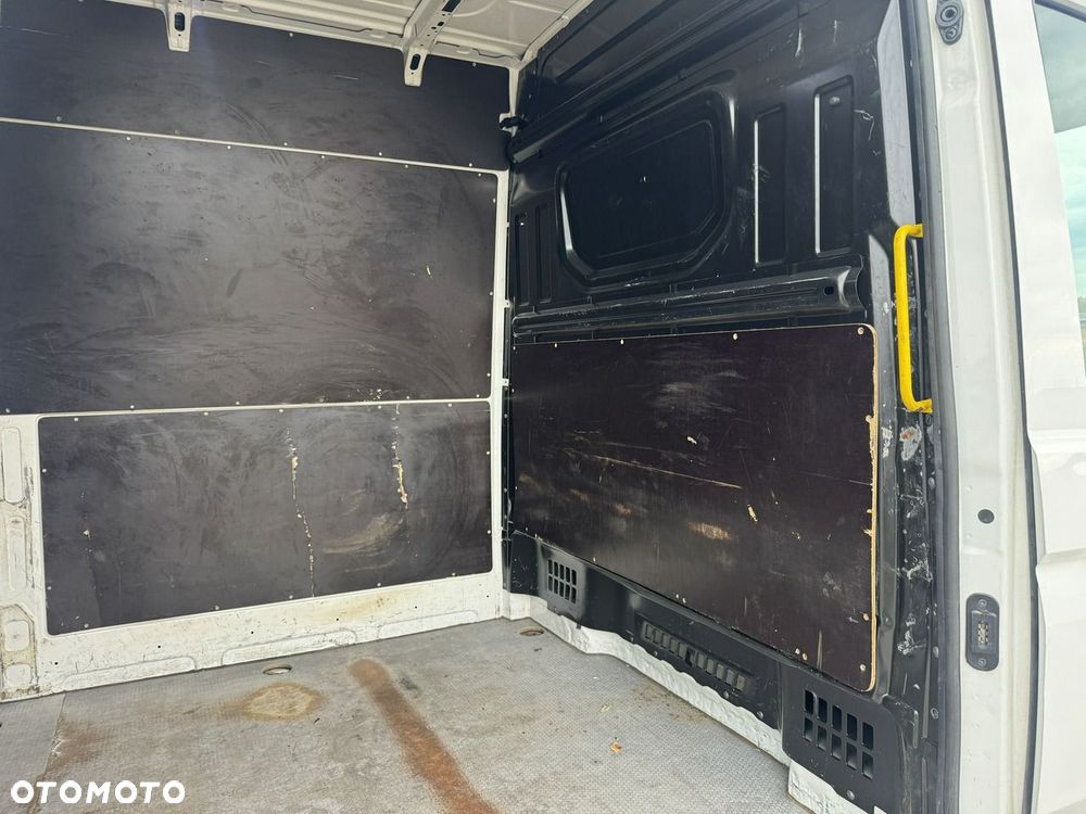 Volkswagen Crafter - 13