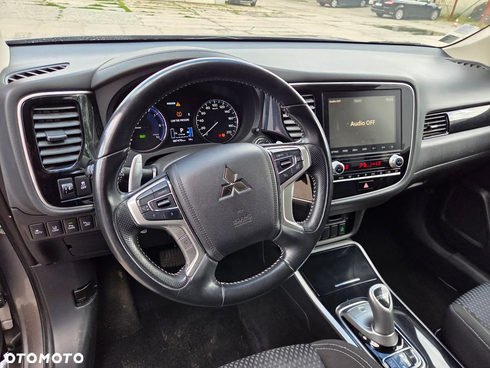 Mitsubishi Outlander - 16
