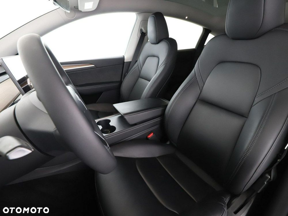 Tesla Model Y Standard - 14