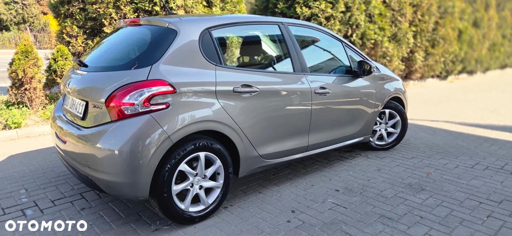 Peugeot 208 - 14