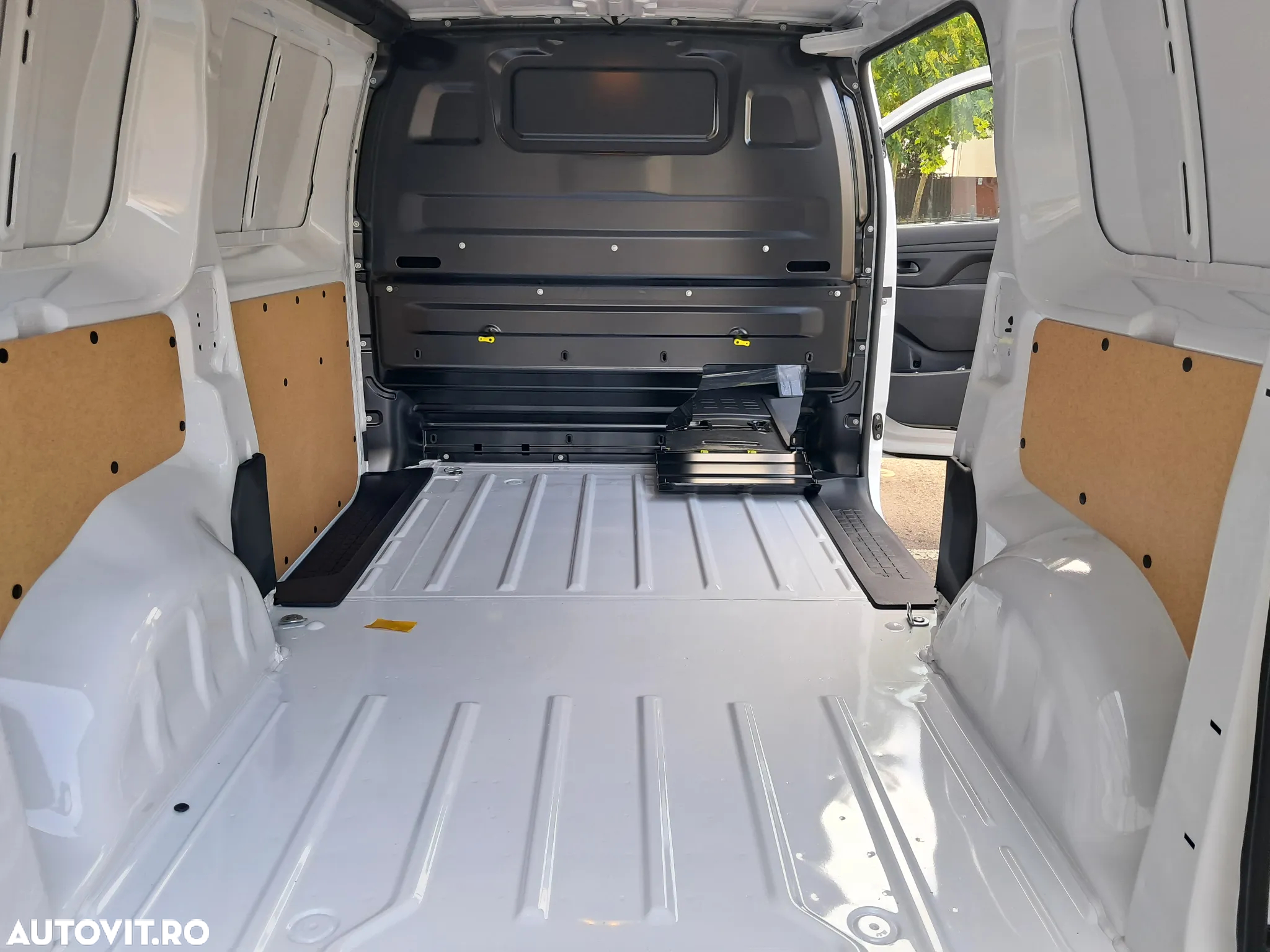 Peugeot EXPERT FURGON L2 1.5 diesel 120 CP - 18