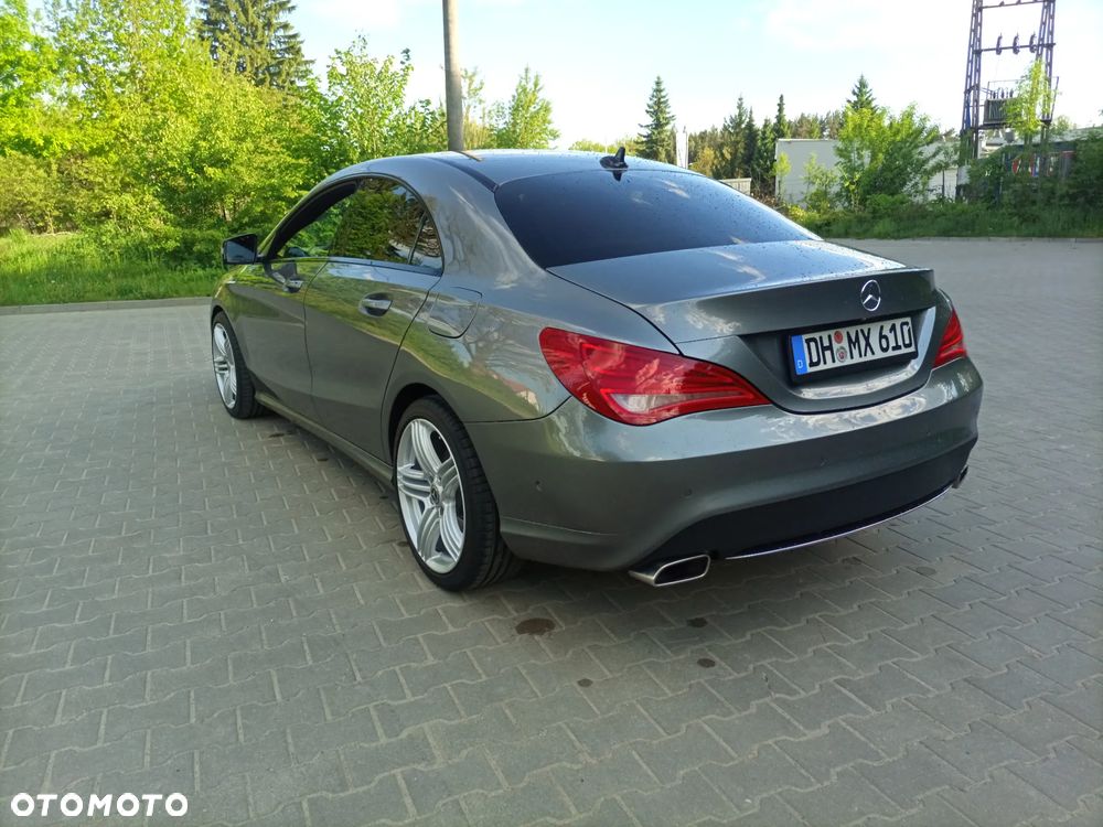 Mercedes-Benz CLA 180 AMG Line - 8