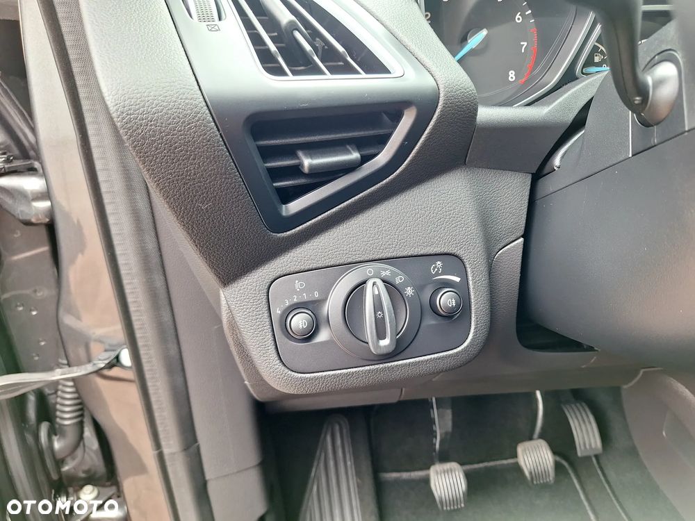 Ford Kuga 1.5 EcoBoost 2x4 Titanium - 25