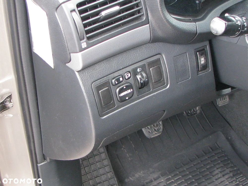 Toyota Avensis 2.0 VVT-i Executive - 14