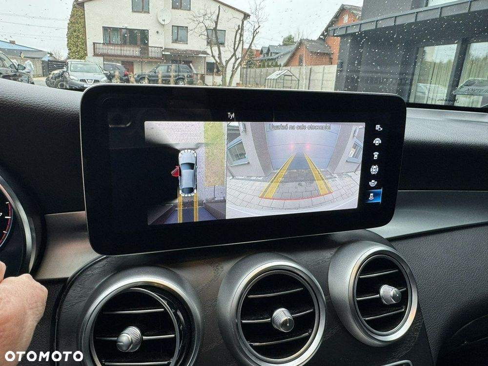 Mercedes-Benz GLC 300 4Matic 9G-TRONIC AMG Line Plus - 25