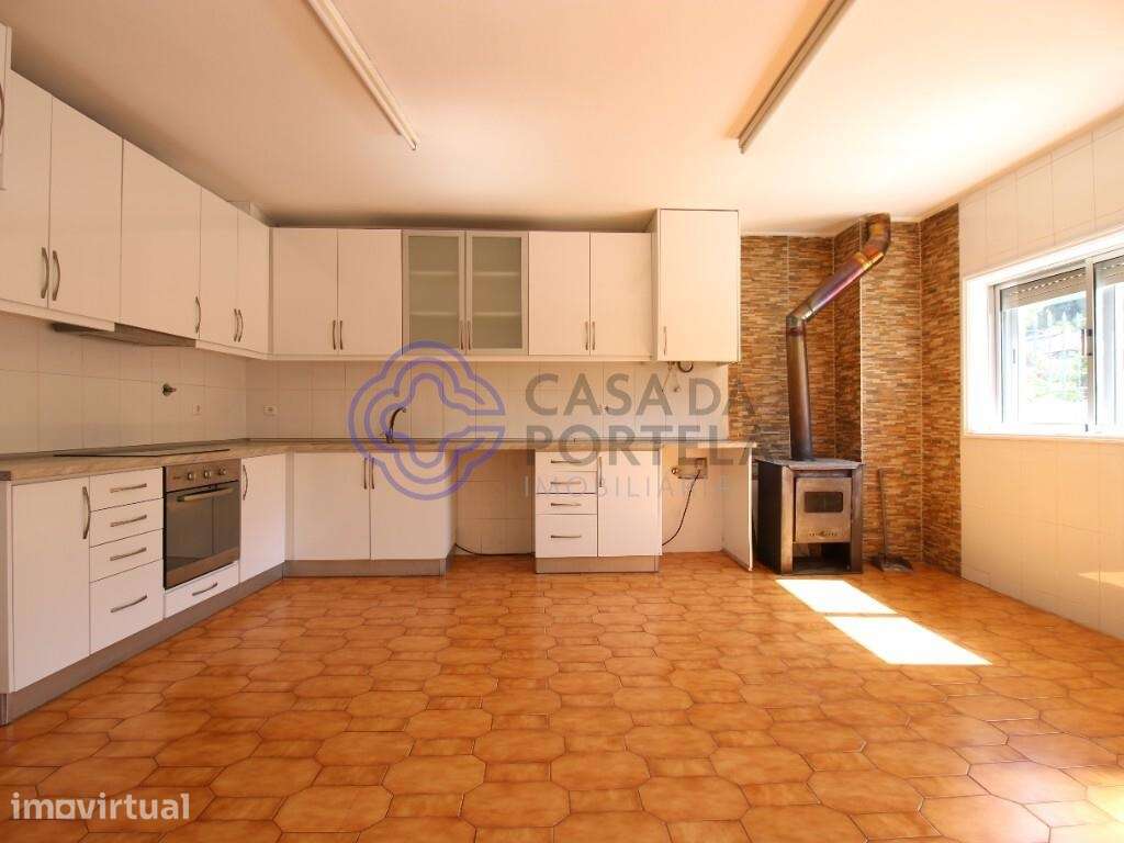 Apartamento Renovado T2+1 no centro de Carvalhos, terraço, salamandra - Grande imagem: 2/26