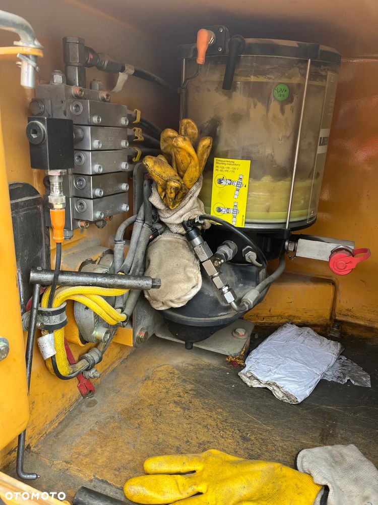 Liebherr R924LC - 12