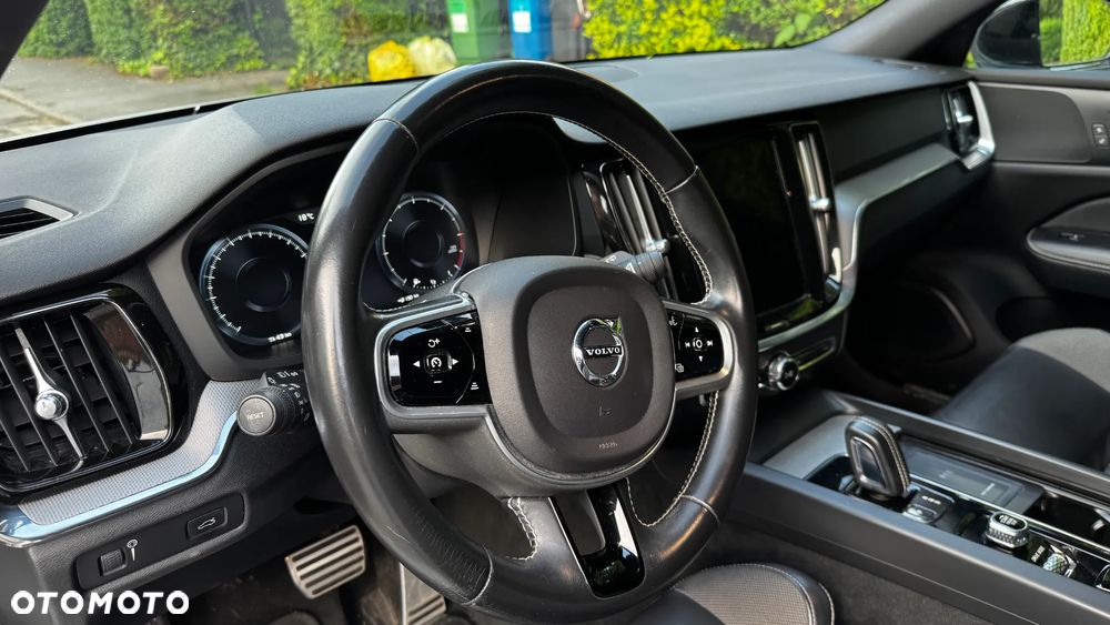 Volvo V60 B4 D R-Design - 10