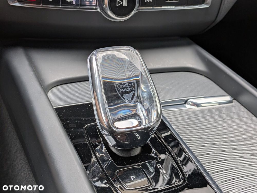 Volvo XC 60 B4 D AWD Ultimate Dark - 34