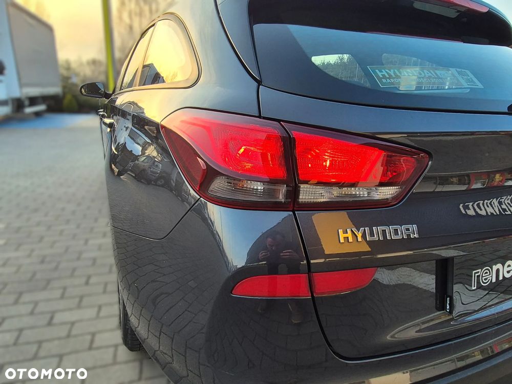 Hyundai i30 1.5 DPI Classic + - 11