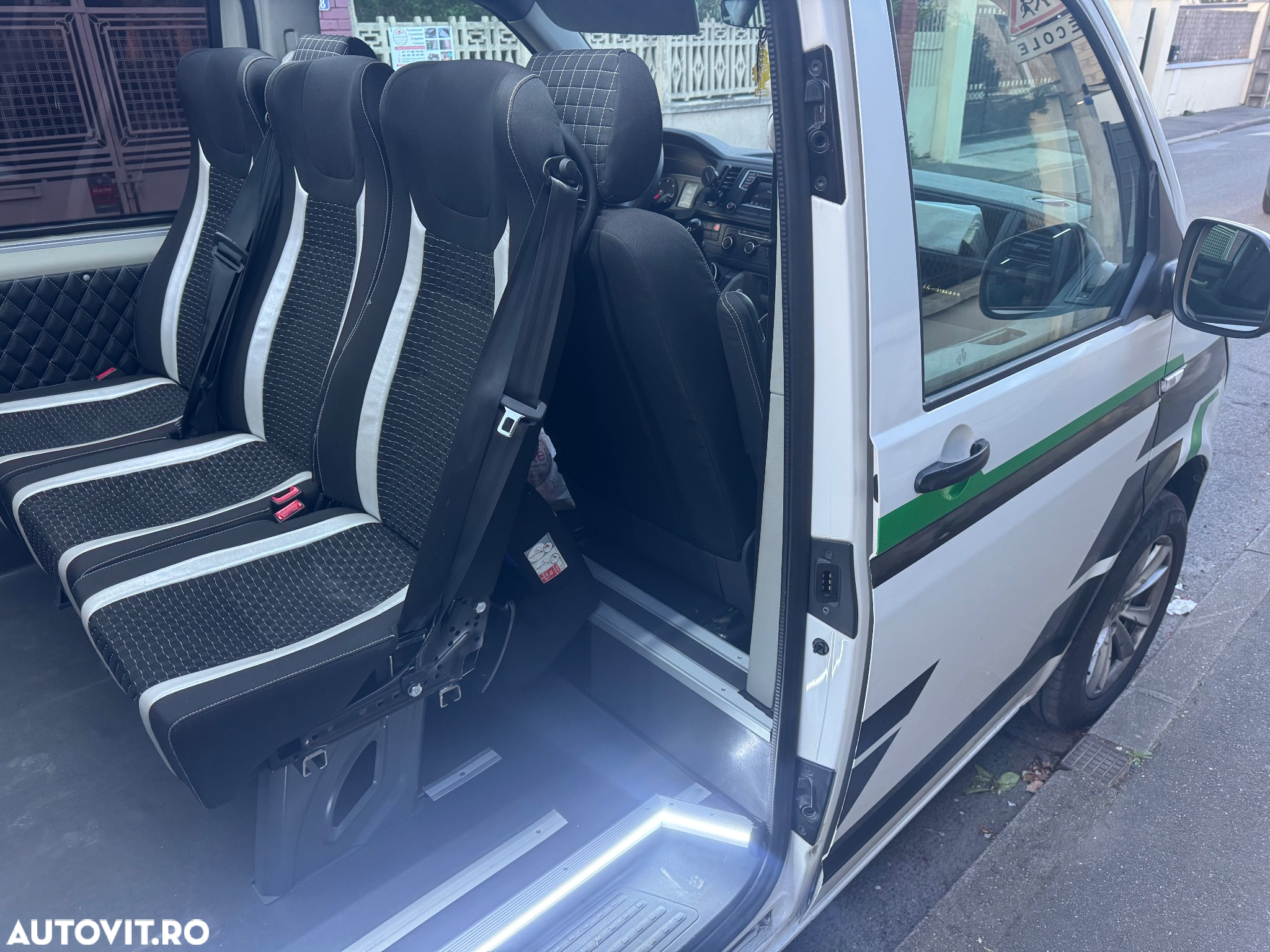 Volkswagen Caravelle - 8