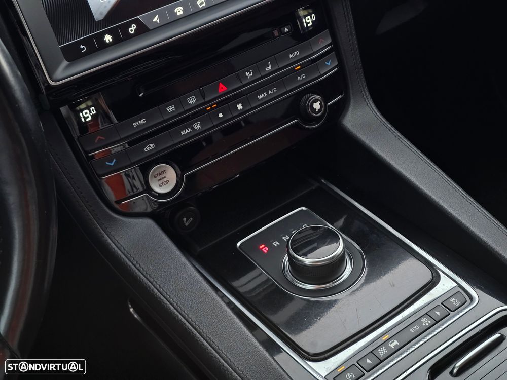 Jaguar F-Pace 20d Aut. Portfolio - 38