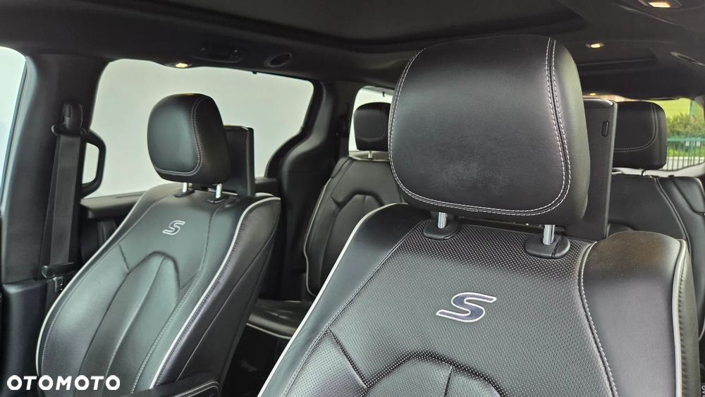 Chrysler Pacifica - 17