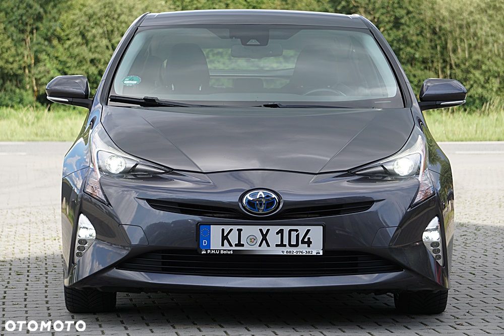 Toyota Prius Hybrid Executive - 7