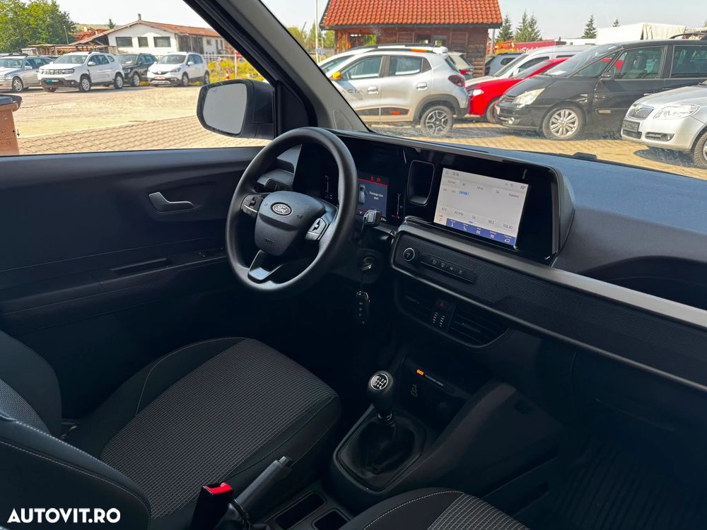 Ford Transit Courier - 13