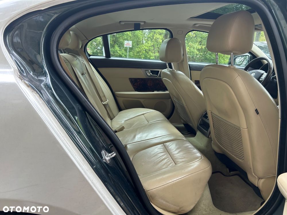 Jaguar XF 2.7 V6 D Luxury - 8