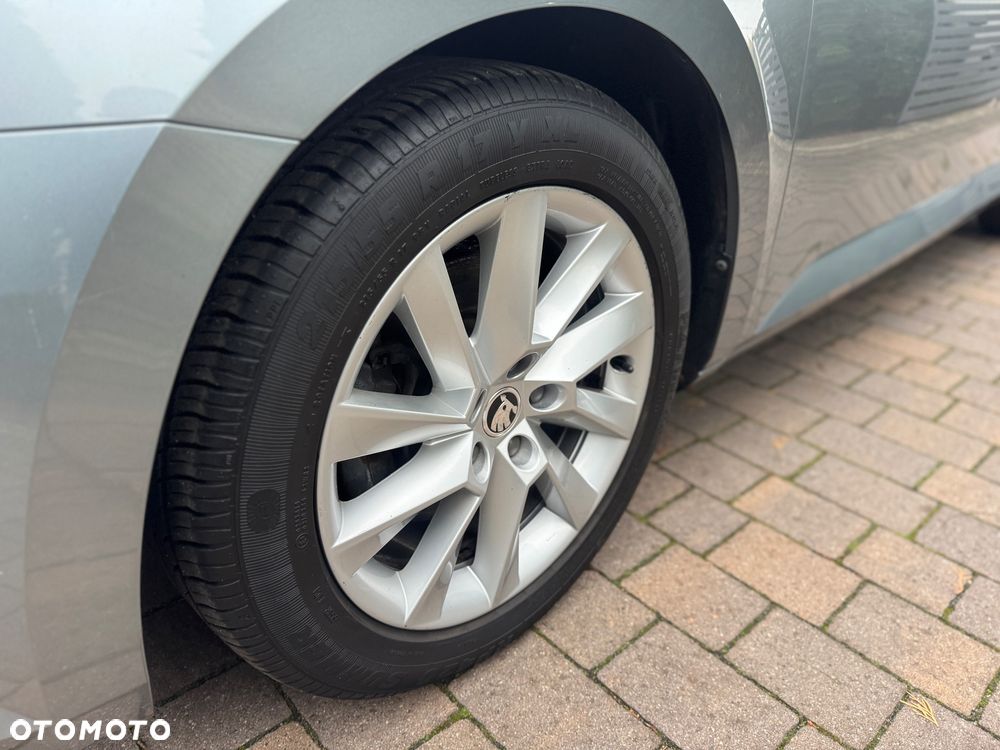 Skoda Superb 2019 photo 5
