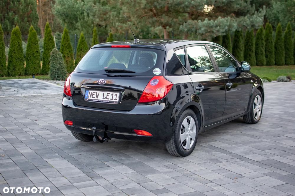 Kia Ceed - 4